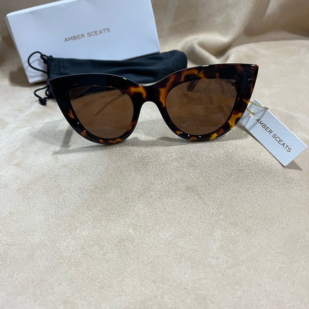 MWT Amber Sceats cat eye sunglasses